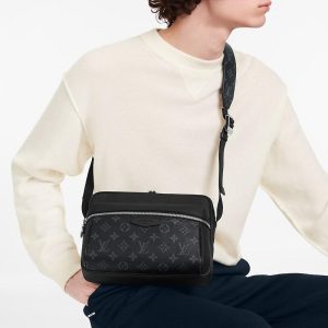 LOUIS VUITTON  アウトドア・メッセンジャー PM Ref:M30233